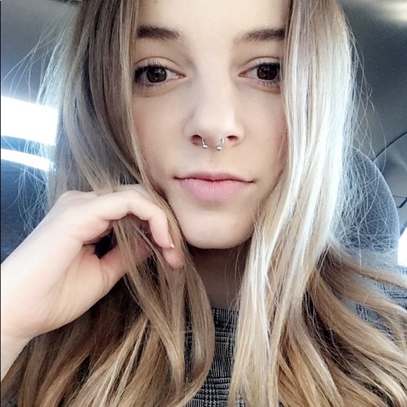 Meet your Posher, Lisa - Picture 1 of 1